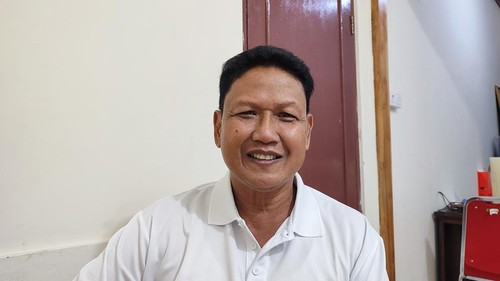 Sekum KONI Denpasar, Made Darmiyasa, saat ditemui detikBali di kantornya, Rabu (6/5/2026). (Ahmad Firizqi Irwan/detikBali)