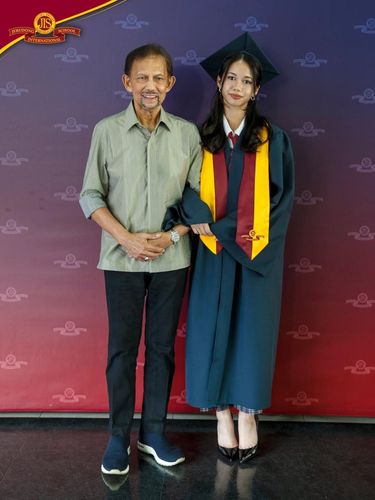 Princess Ameerah Wardatul Bolkiah lulus sekolah.
