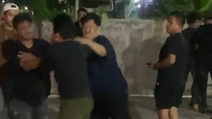 Tangkapan layar pengeroyokan berujung penikaman di THM Exodus Kendari.