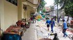 Tembok SDN Tebet Barat 08 Ambruk, Area Sekolah Dipenuhi Material Puing