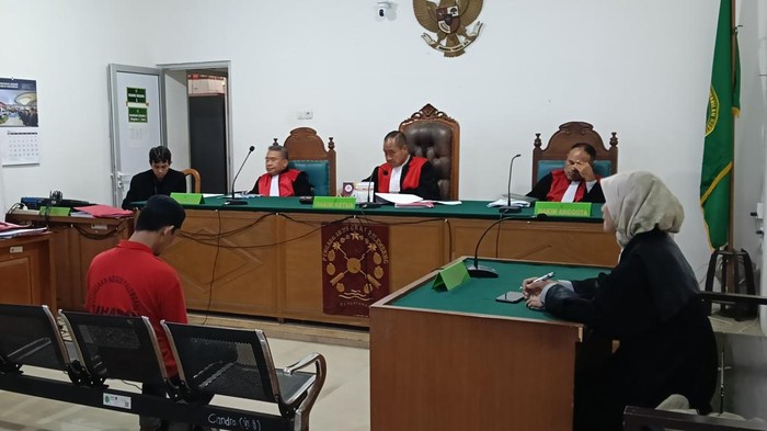Terdakwa pembunuh sopir taksi asal Lampung menjjalani sidang dakwaan di PN Palembang