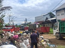 Tumpukan Sampah di Jalanan Tabanan Dipilah di Kantor DLH
