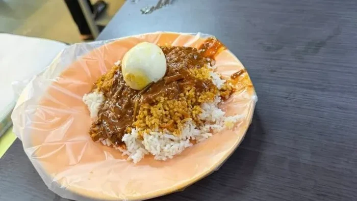 Hanya Minta Lauk Ikan, Kisah Tunawisma Ini Bikin Pemilik Kedai Terharu