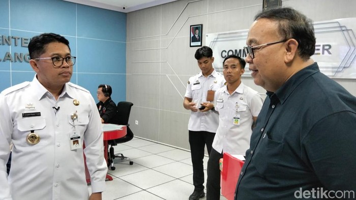 Wali Kota Magelang Damar Prasetyono berbincang dengan Direktur Transmedia, Latif Harnoko, Rabu (6/5/2026).
