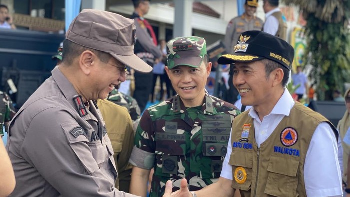 Wali Kota Palembang, Ratu Dewa, menghadiri Apel Kesiapsiagaan Personil dan Peralatan Karhutla Provinsi Sumatera Selatan serta Reaktivasi Desk Karhutla Nasional Tahun 2026