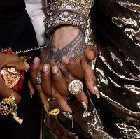 Namun di balik keserasian muncul rumor bahwa keduanya bertengkar. Sebuah video menunjukkan ekspresi wajah RiRi yang disebut dingin ketika Rocky mengobrol dengan dua wanita sementara RiRi diwawancara. Foto: Getty Images/Taylor Hill