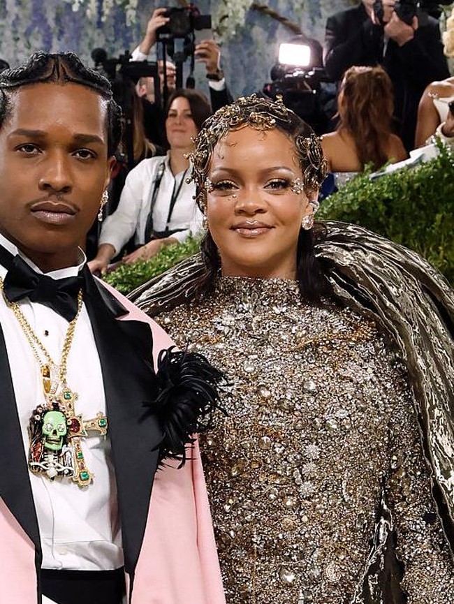 Kemesraan Rihanna dan A$AP Rocky di Met Gala Sebelum Terjadi Pertengkaran