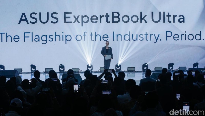 ASUS Indonesia resmi meluncurkan laptop bisnis premium terbaru, ASUS ExpertBook Ultra, di Jakarta, Kamis (7/5/2026). Laptop ini hadir membawa desain super tipis dan ringan, layar Tandem OLED, serta dukungan prosesor Intel Core Ultra generasi terbaru.