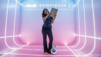 Asus mengemas peluncuran Asus ExpertBook Ultra ala penerbangan pesawat modern di mana pengunjung dibekali paspor yang wajib mengunjungi setiap gate.