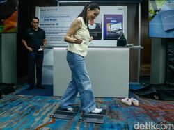 Asus Pamer Ketangguhan ExpertBook Ultra, Disiram Air hingga Dibanting