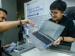 Asus Pamer Ketangguhan ExpertBook Ultra, Disiram Air hingga Dibanting