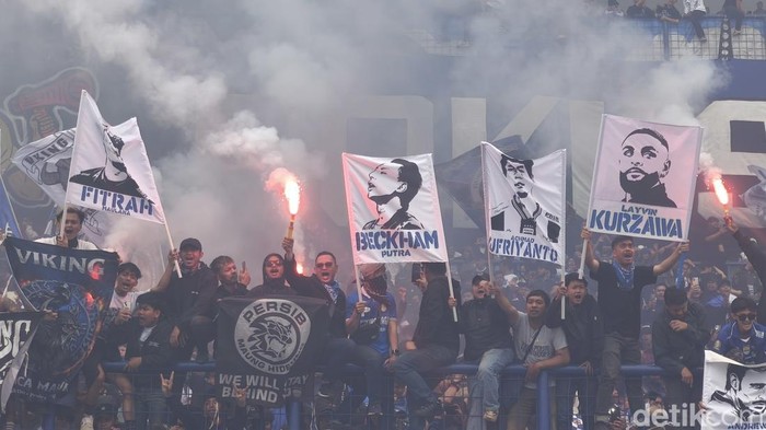 Bobotoh bakar semangat Persib jelang laga kontra Persija Jakarta.