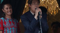 Lautan ARMY Ramaikan Kunjungan BTS ke Istana Nasional Meksiko