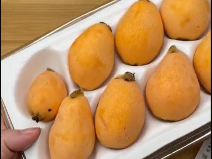 Buah Biwa asal China (Foto: TikTok @sibungbung)