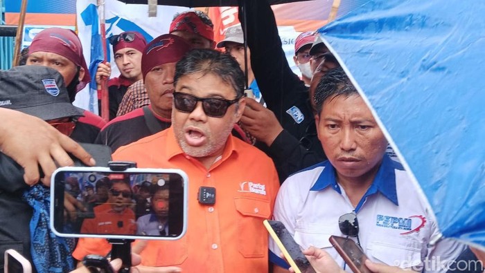 Buruh demo di Kemenaker