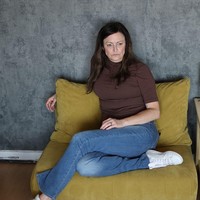 Di usia 49 tahun, aktris asal Kanada tersebut justru mengaku sudah terlalu lelah hidup dengan gangguan mental berat yang menghantuinya selama bertahun-tahun. Claire Brosseau dikenal sebagai aktris yang pernah bermain film bersama James Franco. Foto: Toronto Star via Getty Images/Richard Lautens