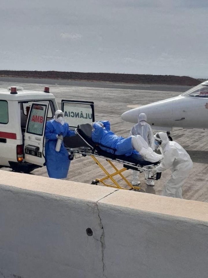 CRUISESHIP-HANTAVIRUS/WHO An evacuation operation of suspected hantavirus patients, following an outbreak on the cruise ship MV Hondius, in Praia, Cape Verde, May 6, 2026. Tedros Adhanom Ghebreyesus via X/Handout via REUTERS THIS IMAGE HAS BEEN SUPPLIED BY A THIRD PARTY. NO RESALES. NO ARCHIVES. MANDATORY CREDIT. BEST QUALITY AVAILABLE. WATERMARK FROM SOURCE TPX IMAGES OF THE DAY