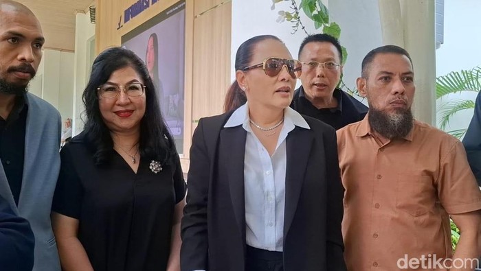 Fitri Salhuteru di kantor BPOM, Salemba, Jakarta Pusat, Kamis (7/5/2026).
