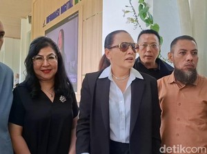 Fitri Salhuteru Adukan Produk Kecantikan Milik Doktif ke BPOM