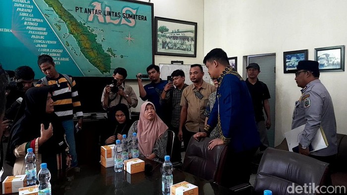 Gubsu Bobby Temui Keluarga Korban Kecelakaan Bus ALS