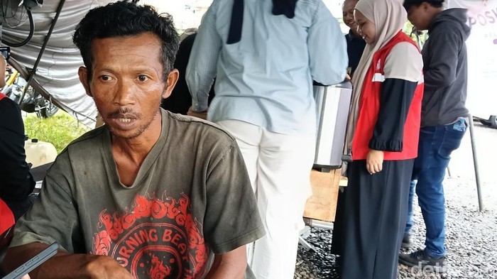 Hambali salah satu keluarga korban Bus ALS terbakar usai tabrakan dengan truk tangki BBM