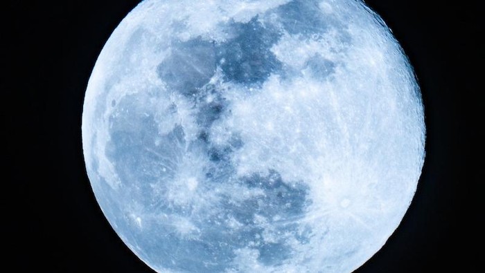 Ilustrasi Blue Moon