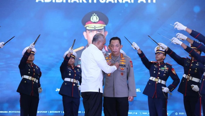 Kapolri Terima Adhi Bhakti Senapati dari BSSN