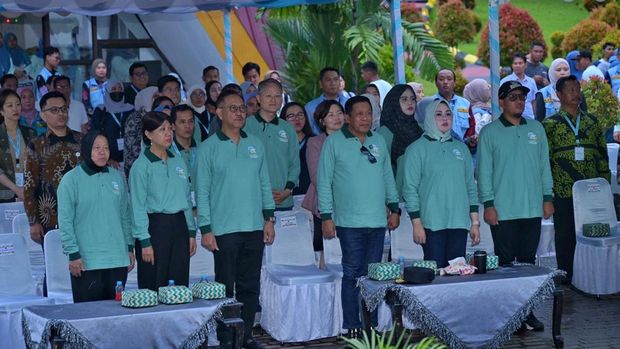 Wali Kota Kendari Siska Karina Imran memimpin penanaman pohon bersama delegasi UCLG ASPAC 2026, simbol komitmen global untuk lingkungan.