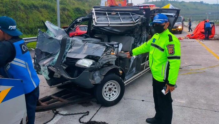 Kondisi kendaraan pikap yang terlibat kecelakaan di Tol Cisumdawu.