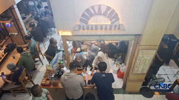 Kondisi Pasar Santa, Jakarta Selatan masih tampak ramai, setelah sempat dikabarkan sepi. (CNBC Indonesia/Chandra Dwi Pranata)