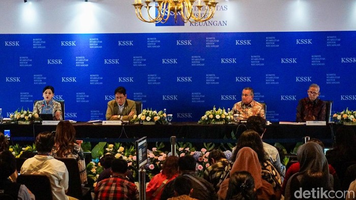 Konferensi Pers KSSK II 2026 digelar di kantor Otoritas Jasa Keuangan, Jakarta, Kamis (7/5/2026). Kegiatan ini dihadiri Menteri Keuangan Purbaya Yudhi Sadewa, Gubernur Bank Indonesia Perry Warjiyo, Ketua Dewan Komisioner OJK Friderica Widyasari Dewi, serta Ketua Lembaga Penjamin Simpanan Anggito Abimanyu.