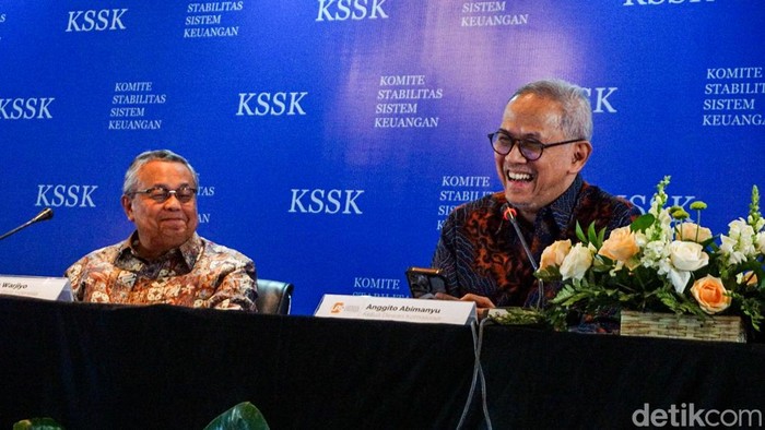 Konferensi Pers KSSK II 2026 digelar di kantor Otoritas Jasa Keuangan, Jakarta, Kamis (7/5/2026). Kegiatan ini dihadiri Menteri Keuangan Purbaya Yudhi Sadewa, Gubernur Bank Indonesia Perry Warjiyo, Ketua Dewan Komisioner OJK Friderica Widyasari Dewi, serta Ketua Lembaga Penjamin Simpanan Anggito Abimanyu.