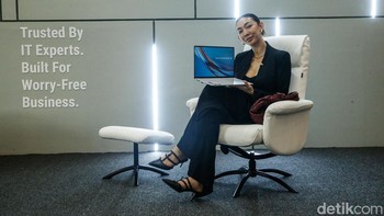 Di Indonesia, Asus ExpertBook Ultra dipasarkan mulai Rp 38 jutaan hingga Rp 82 jutaan tergantung konfigurasi prosesor, RAM, dan kapasitas penyimpanan.