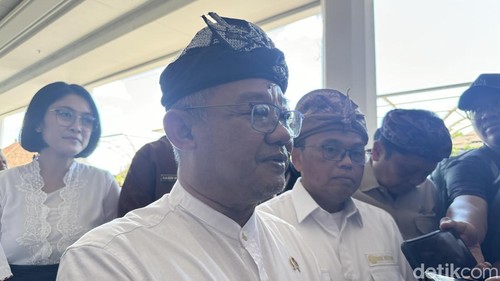 Menteri Dikdasmen RI Abdul Mu’ti saat kunjungannya ke Denpasar Education Festival 2026 yang kedua kali di Dharma Negara Alaya, Kamis (7/5/2026). Maria Christabel DK/detikBali