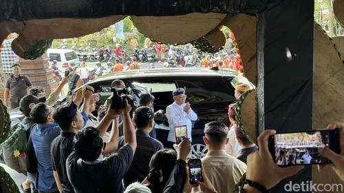 Menteri Dikdasmen RI Abdul Mu’ti saat kunjungannya ke Denpasar Education Festival 2026 yang kedua kali di Dharma Negara Alaya, Kamis (7/5/2026). Maria Christabel DK/detikBali