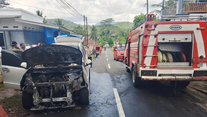 Mobil terbakar di Tasikmalaya