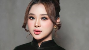 Dikenal sebagai sinden, Niken Salindry kini lagi mengembangkan musiknya keranah lain termasuk pop, dangdut, hingga lagu-lagu Mandarin. (Foto: dok Instagram zie.makeupartist)