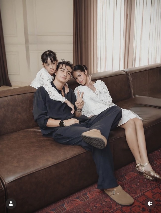 Terlihat Tristan juga sudah akrab dengan kedua putri Olla, Aleena dan Adreena. Foto: Instagram/@ollaramlan
