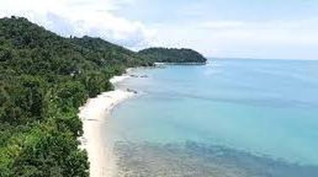 Pantai Kijing berada di Desa Sungai Kunyit, Kecamatan Sungai Kunyit, Kabupaten Mempawah, Kalimantan Barat. (Mempawah Tourism)