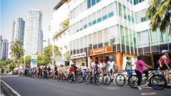 Girls Ride for Kartini Day! Kompak Gowes Pakai Outfit Tradisional