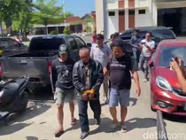 Penampakan AS Pemerkosa Santriwati Tiba di Mapolresta Pati