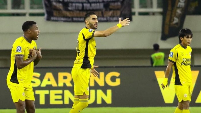 Penggawa Semen Padang dalam laga