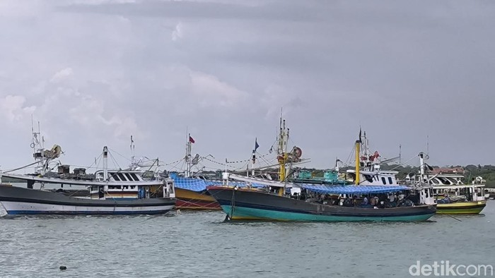 Perahu nelayan di perairan pesisir Tlanakan