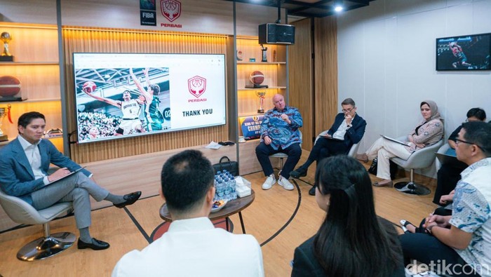 Perbasi mulai mematangkan persiapan setelah Indonesia resmi ditunjuk menjadi tuan rumah sejumlah turnamen basket level Asia dan dunia. Tak hanya fokus sebagai penyelenggara, Perbasi juga membidik prestasi Timnas Indonesia di ajang-ajang tersebut.