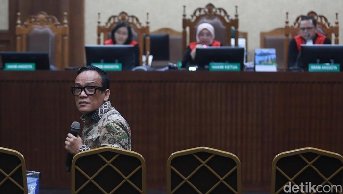 Terdakwa kasus dugaan pemerasan dalam pengurusan sertifikat K3 di Kementerian Ketenagakerjaan Immanuel Ebenezer menjalani sidang lanjutan di Pengadilan Tipikor, Jakarta, Kamis (7/5/2026). Sidang tersebut beragendakan pemeriksaan terdakwa yakni mantan