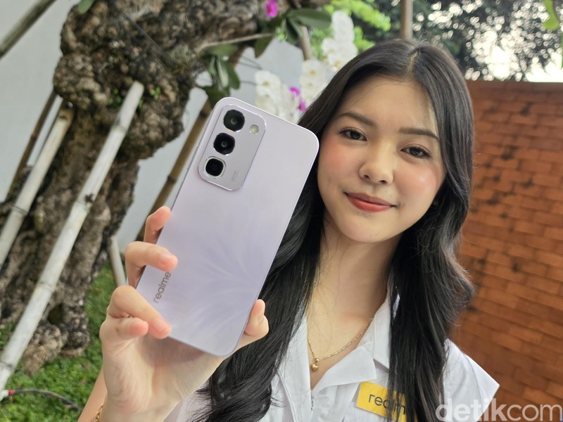 Realme C100 Series