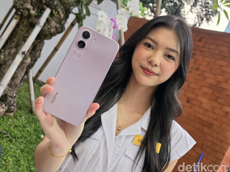 Realme C100 Series