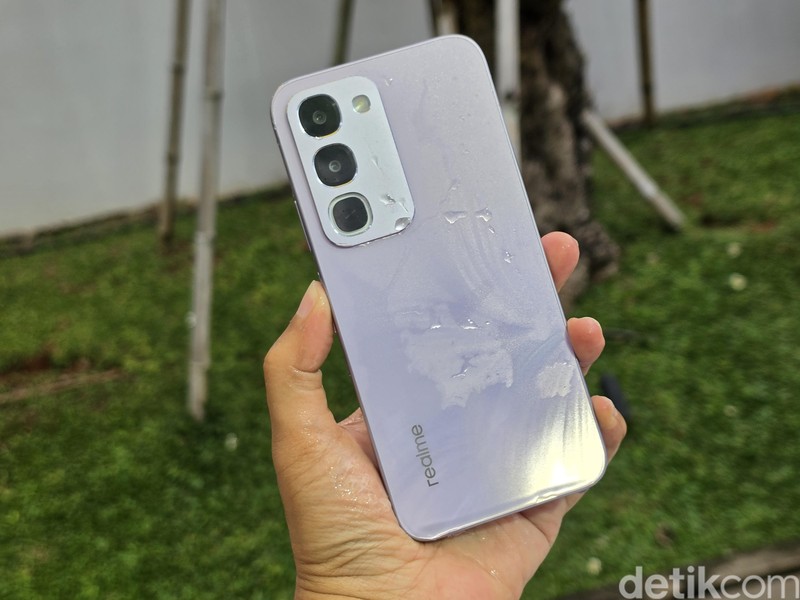 Realme C100 Series