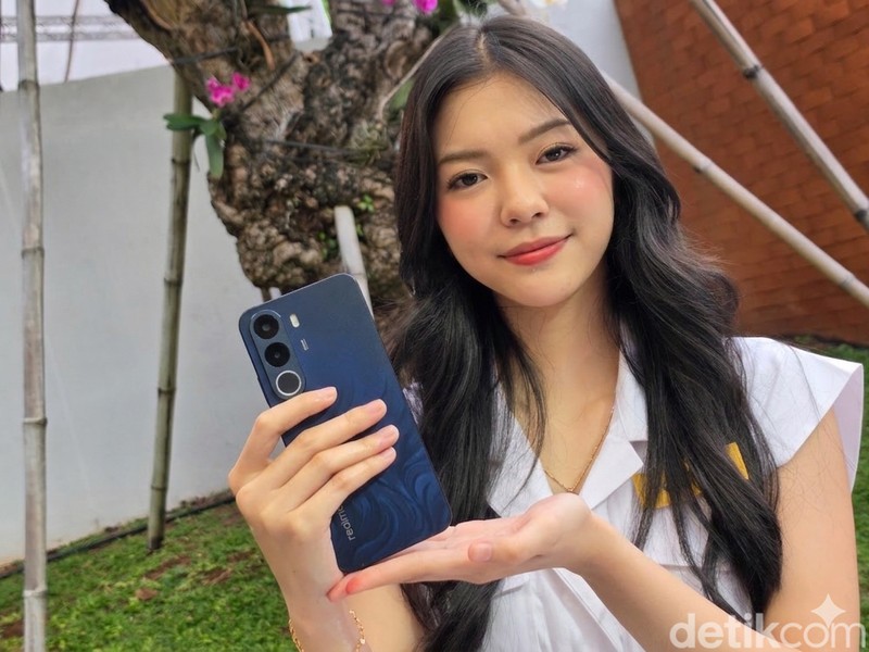 Realme C100 Series