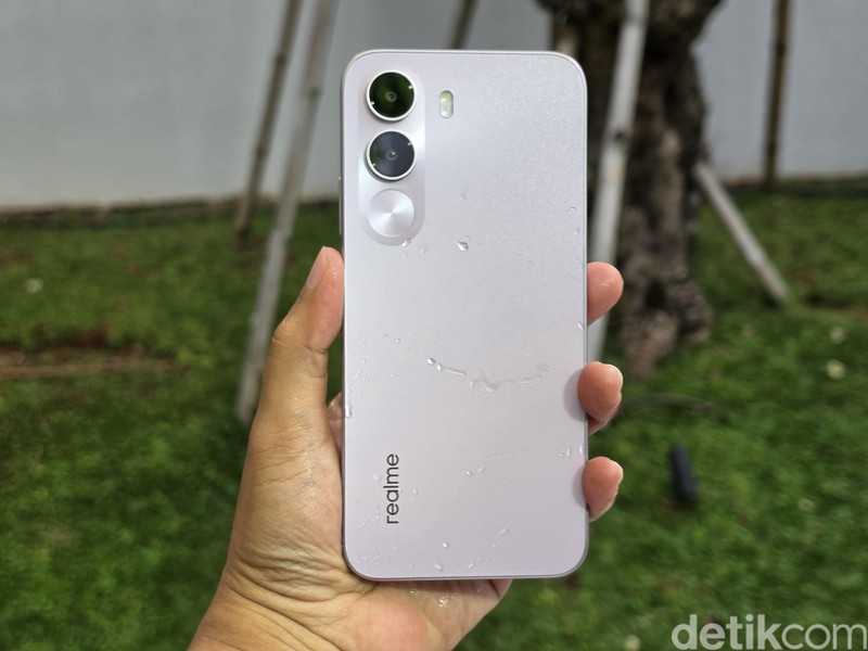 Realme C100 Series